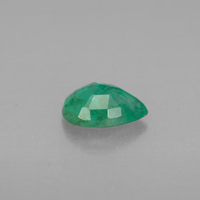 Esmeralda verde natural 0,65ct, formato de pêra, VS-SI