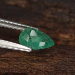 Esmeralda verde natural 0,69ct, formato de pêra, I1