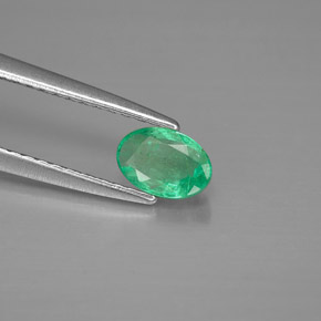 Esmeralda verde natural 0,42ct, corte oval, VS-SI