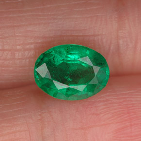 Esmeralda verde natural 1,75ct, corte oval, SI