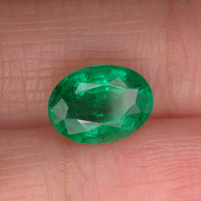 Esmeralda verde natural 1,75ct, corte oval, SI