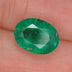 Esmeralda verde natural 2,46ct, corte oval, SI-I1