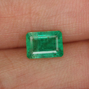 Esmeralda verde natural 0,88ct, corte esmeralda, I1