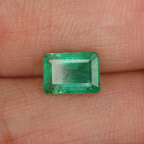 Esmeralda verde natural 0,88ct, corte esmeralda, I1