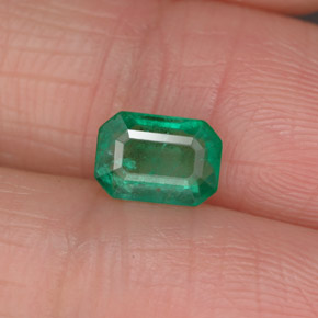 Esmeralda verde natural 0,86ct, corte esmeralda, I1