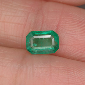 Esmeralda verde natural 0,86ct, corte esmeralda, I1