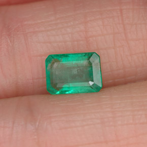 Esmeralda verde natural 0,94ct, corte esmeralda, I1
