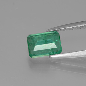 Esmeralda verde natural 0,83ct, corte esmeralda, I1