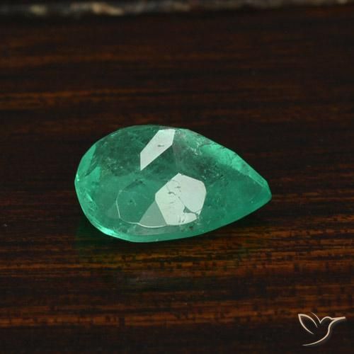 Esmeralda Verde Frio Natural 1.58ct, Formato de pêra, SI-I1
