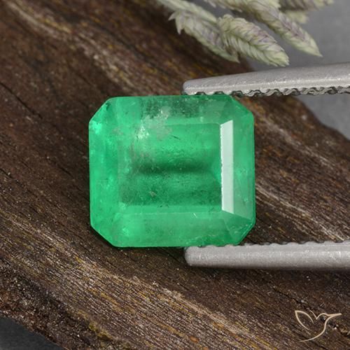 Esmeralda lapidada em octógono de 1,77 quilates, 7,7 x 7 mm da Colômbia, Photo A