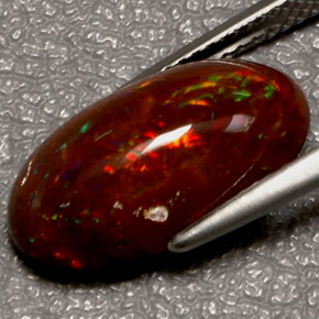 Opala de fogo multicolorido natural 5,06ct, corte oval, opaco