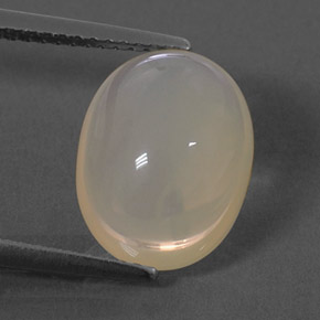 Opala de fogo branco natural 4,40ct, corte oval, transparente