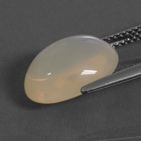 Opala de fogo branco natural 4,40ct, corte oval, transparente