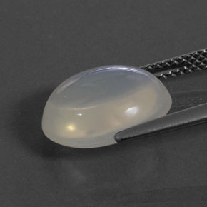 Opala de fogo branco natural 4,47ct, corte oval, transparente