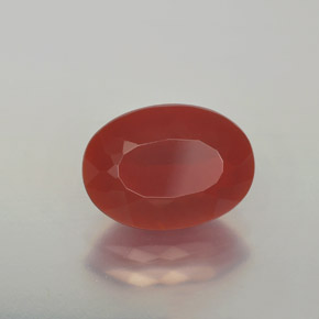 Opala de fogo vermelho natural 1,90ct, corte oval, translúcido