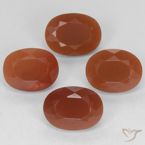 Pedras preciosas de opala de fogo Vermelho médio-escuro natural de 2.87 ct, oval, Translúcido