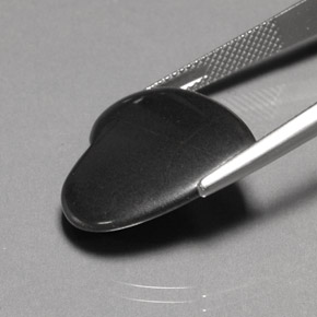 Hematita cinza natural 22,95ct, formato de coração, opaco