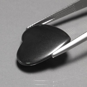 Hematita cinza natural 22,95ct, formato de coração, opaco