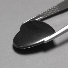 Hematita cinza natural 23,13ct, formato de coração, opaco