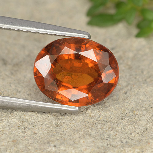 Granada hessonita laranja natural 2,05ct, corte oval, VS-SI