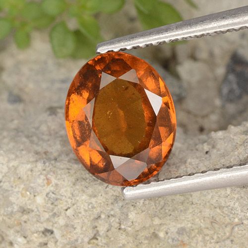 Granada hessonita laranja natural 2,37ct, corte oval, VS