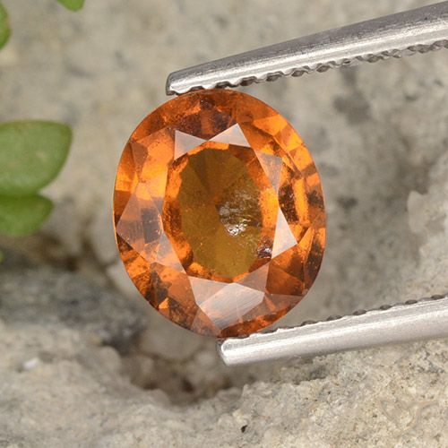 1.81ct Natural Laranja médio-escuro granada hessonita, oval, VS