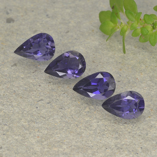 Pedras preciosas de Iolita Roxo profundo natural de 1.12 ct, Formato de pêra, VS