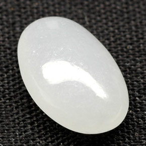 Jadeíta branco natural 2,05ct, corte oval, translúcido