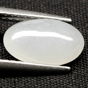 Jadeíta branco natural 2,05ct, corte oval, translúcido