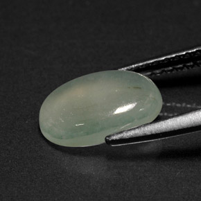 Jadeíta verde natural 2,07ct, corte oval, translúcido