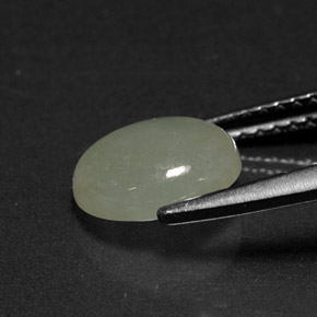 Jadeíta verde natural 1,98ct, corte oval, translúcido