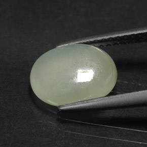 Jadeíta verde natural 2,41ct, corte oval, translúcido