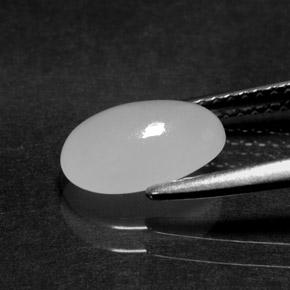 Jadeíta branco natural 2,02ct, corte oval, translúcido