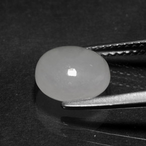 Jadeíta branco natural 2,51ct, corte oval, translúcido
