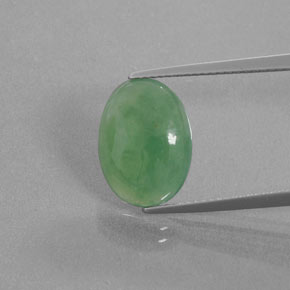 jadeita Verde Natural 6.33ct, Corte Oval, Translúcido