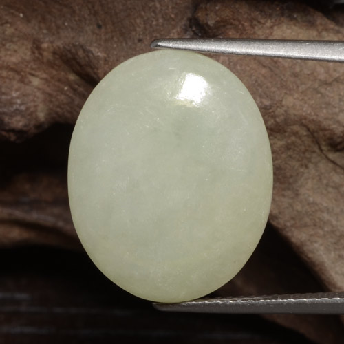 Jadeíta amarelo natural 10,60ct, corte oval, translúcido