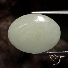Jadeíta Verde oliva Natural 8.61ct, oval, Translúcido