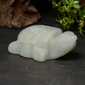Jadeíta verde natural 76,06ct, forma extravagante, opaco