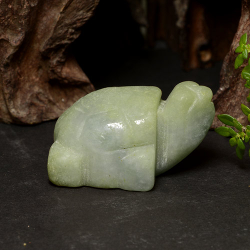 Jadeíta verde natural 85,76ct, forma extravagante, opaco