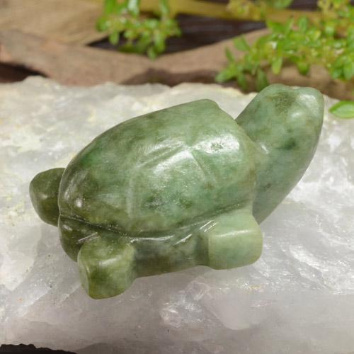 Jadeíta verde natural 78,27ct, forma extravagante, opaco