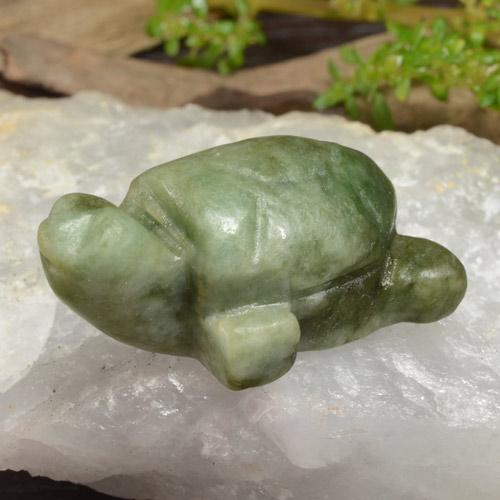 Jadeíta verde natural 78,27ct, forma extravagante, opaco