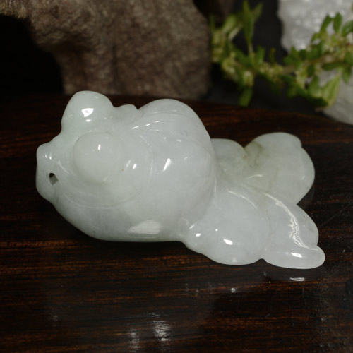 Jadeíta branco natural 39,59ct, forma extravagante, translúcido