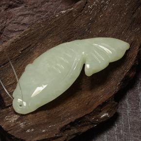 Jadeíta verde natural 29,60ct, forma extravagante, translúcido