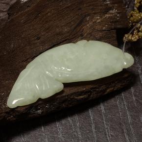 Jadeíta verde natural 24,61ct, forma extravagante, translúcido