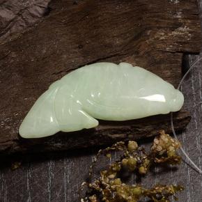 Jadeíta verde natural 27,85ct, forma extravagante, translúcido