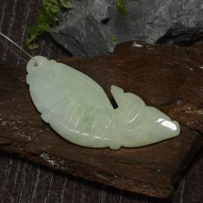 Jadeíta verde natural 30,08ct, forma extravagante, translúcido