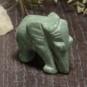 Jadeíta verde natural 140,74ct, forma extravagante, opaco