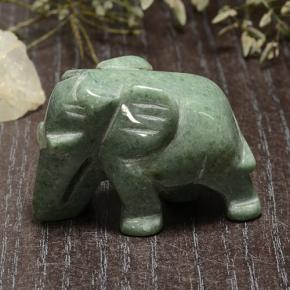 Jadeíta verde natural 140,74ct, forma extravagante, opaco