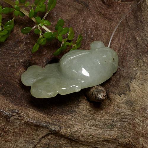 Jadeíta verde natural 24,53ct, forma extravagante, translúcido