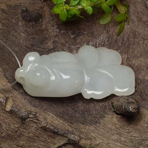Jadeíta branco natural 21,06ct, forma extravagante, translúcido